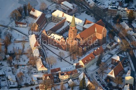 Luftaufnahme Brandenburg an der Havel Winterluftbild Kirchengebäude