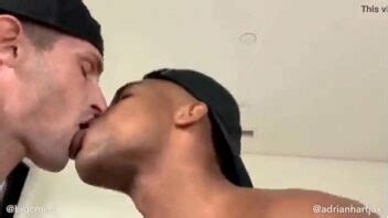 Gay Sendo Chupado Por Negro Videos Porno Gay Sexo Gay