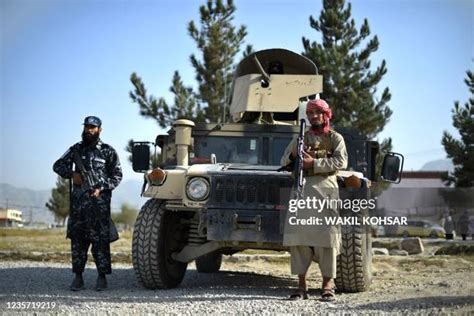 Humvee Police Photos and Premium High Res Pictures - Getty Images