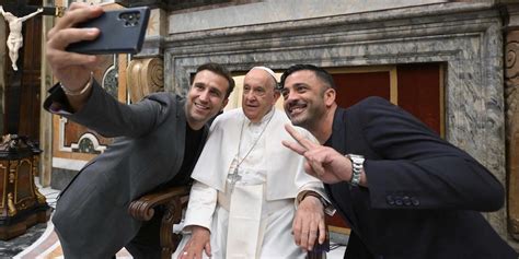 Il Papa Oggi Ha Incontrato Comici Di Tutto Il Mondo Oltre Che Leader