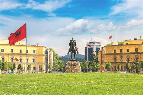 Albaniens Hauptstadt Tirana Sehenswürdigkeiten And Tipps