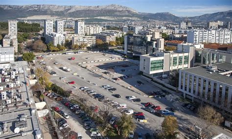 Slobodna Dalmacija Na splitskom trgu ne može bizarnije zbog krivo