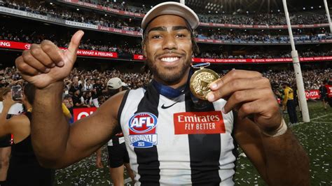 Collingwood defender Isaac Quaynor re-signs with Magpies for a further ...