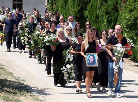 Tuga U Velikoj Plani Sahranjeni Tragi No Nastradali Momak I Devojka Blic