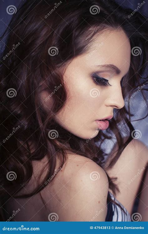 Beautiful Brunette Woman Portrait On Bed Home Stock Image Image Of Indoors Natural