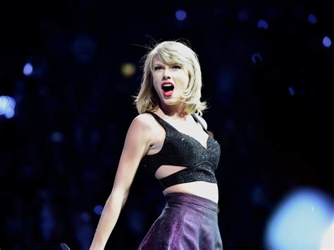 Every Outfit Taylor Swift Wore On The 1989 World Tour Ranked