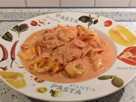 Überbackene Tortelloni in Tomaten Sahnesauce von downhillcat Chefkoch