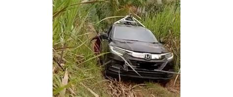 Momen Apes Mobil Google Maps Nyasar Berujung Nyungsep Di Kebun Warga