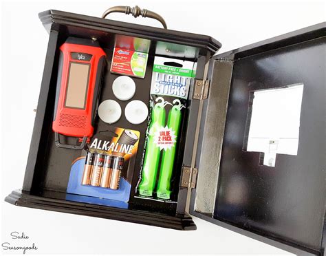 Power Outage Kit with Emergency Lantern for a Blackout at Home