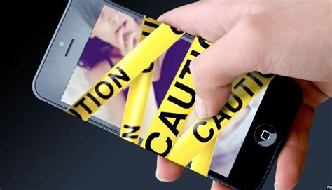 Sexting più di adolescenti su si scambiano foto e video hot sui social Col rischio