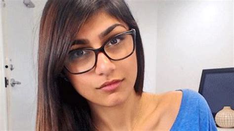 Mia Khalifa Lattrice Porno Si Da Allo Streaming Di Videogiochi Su