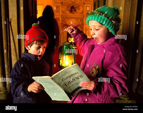 Kids singing christmas carols hi-res stock photography and images - Alamy