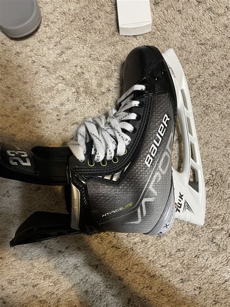 New Senior Bauer Regular Width Pro Stock 8 5 Vapor Hyperlite Hockey Skates Sidelineswap