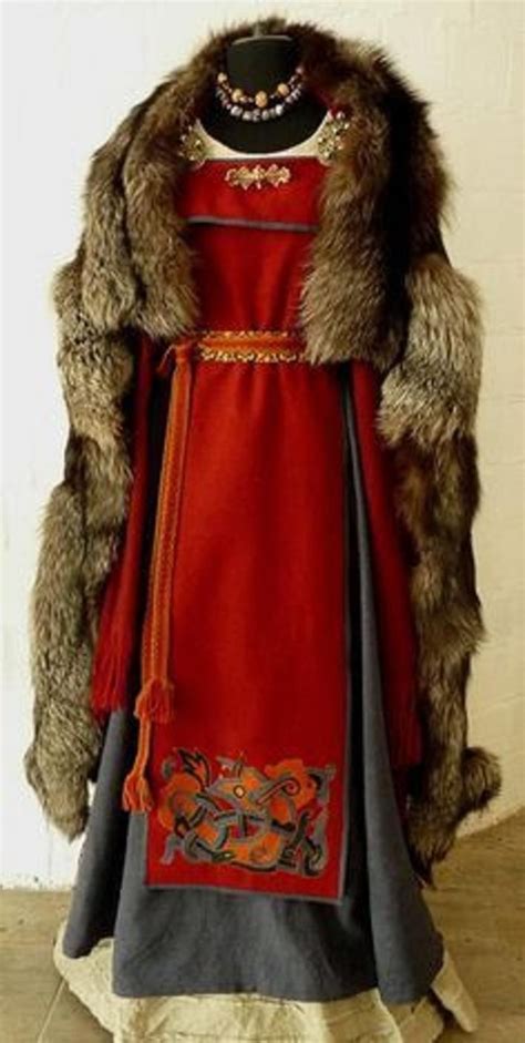 Viking dress an tir. https://www.google.ca/search?q=viking+dress+an+tir ...