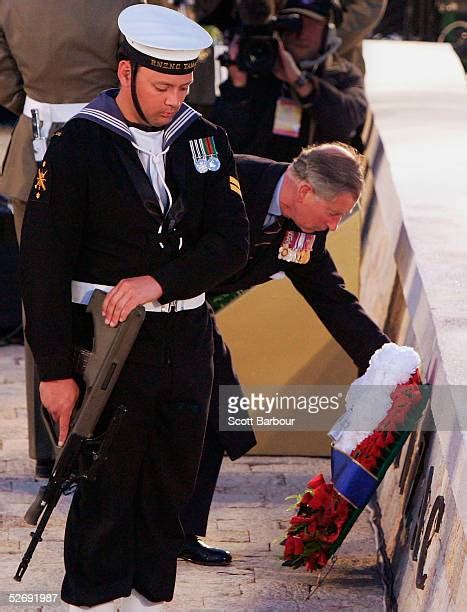 Wreaths Anzac Day Photos And Premium High Res Pictures Getty Images