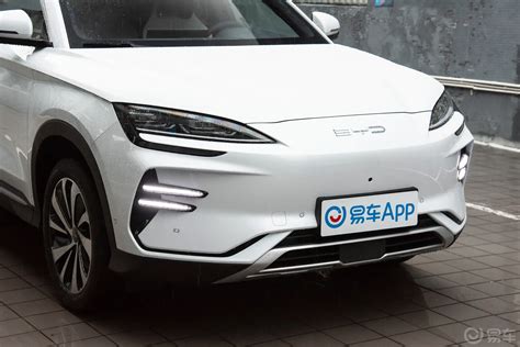 【宋plus新能源ev 冠军版 605km 旗舰plus前格栅侧俯拍图片 汽车图片大全】 易车