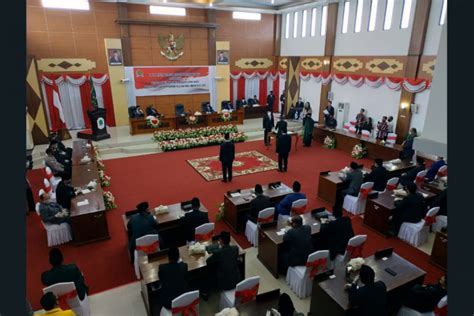 Jadi Peserta Pilkada Dua Anggota Dprd Kapuas Hulu Resmi Diganti