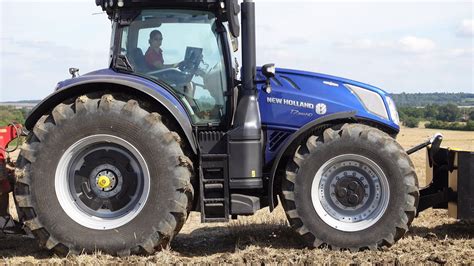 MY NEW TRACTOR HAS ARRIVED NEW HOLLAND T7 340 HD YouTube