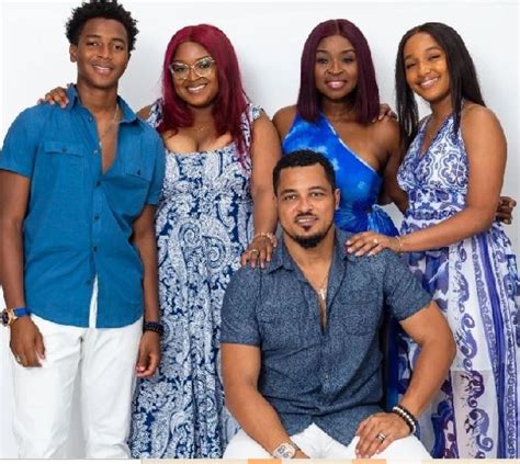 Van Vicker shares a heartwarming family photo, social media reacts with ...