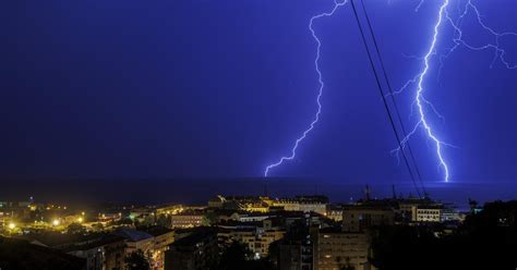 Južina pljuskovi i grmljavina Stiže nam kratkotrajna promjena vremena