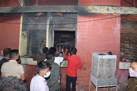 Jhansi Medical College Fire झांसी मेडिकल कॉलेज में आग से गई 10 नवजात