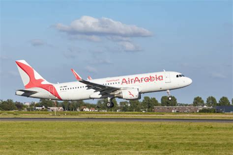 Airbus A320 Side View - Banco de fotos e imágenes de stock - iStock