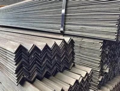 Q235 Ss400 A36 GB JIS Hot Rolled Mild Steel Angle Bar Carbon Steel Angel Iron Price China 304
