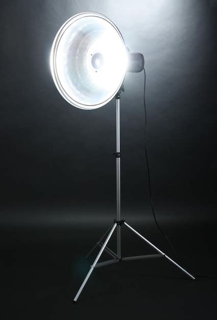 Premium Photo Studio Flash With Beauty Dish On Grey Background