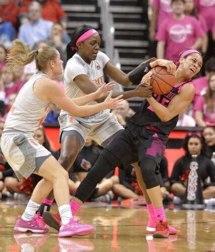 Hof No 20 Miami Women Beat No 2 Louisville 79 73