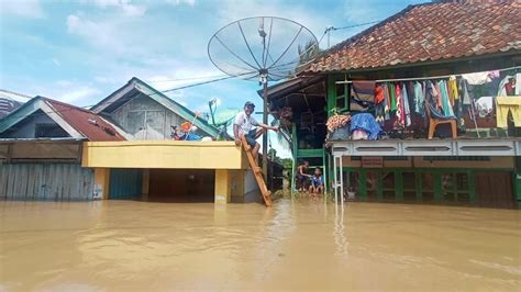 Banjir Musi Rawas Meluas 300 Rumah Terendam Hingga 1 5 Meter Okezone