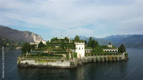 L île Isola Bella et ses jardins dans les Îles Borromées sur le lac