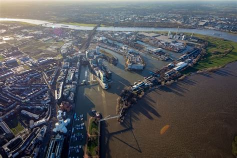 Luftbild D Sseldorf Uferbereiche Mit Durch Niedrig Wasser Pegel