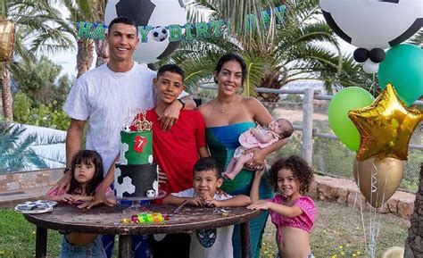 Las Primeras Vacaciones De La Hija Menor De Cristiano Ronaldo Y