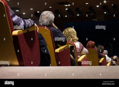 Movie Theatre Crowd High Resolution Stock Photography And Images Alamy