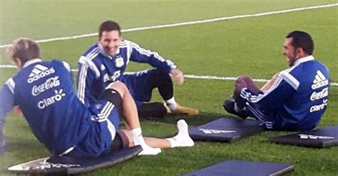 Biglia Contó De Qué Se Reían Messi Y Tevez En Su Reencuentro En La