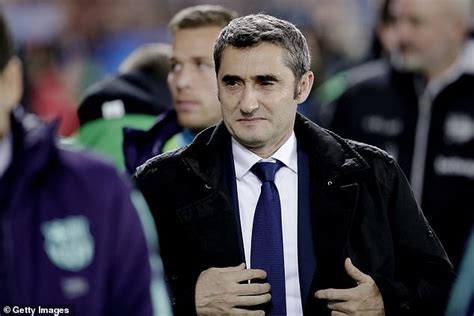 Barcelona Boss Ernesto Valverde Wants La Liga Title Sealed Before Liverpool Clash Daily Mail