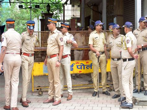 थर्टी फर्स्ट अन नववर्षाच्या स्वागतासाठी १३ हजार ५०० पोलिसांचा फौजफाटा सज्ज Marathi News A