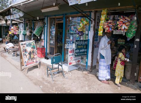 A Strip Of Stores Dhaka Bangladesh Stock Photo Alamy