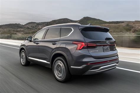 Ford Edge Vs Hyundai Santa Fe Which Mid Size Crossover Is The Best