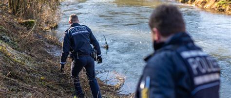 Vermisste Zweij Hrige In Bingen Wasserschutzpolizei Durchsucht Fluss