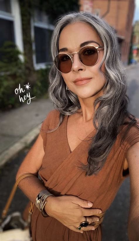 Pin By Pati Treviño On Hair Grey Hair And Glasses Grey Hair Transformation Grey Hair Inspiration