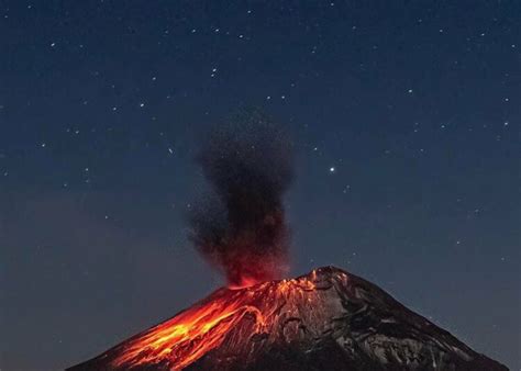 Autoridades mexicanas elevan alerta por explosiones del volcán