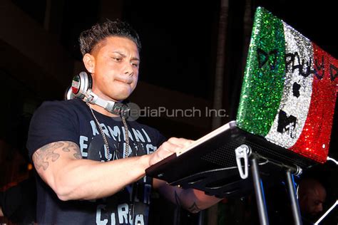 Pauly D Djs At The Pool At Harrahs 3 31 2012 Mediapunch