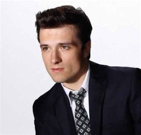 Outtakes of Josh Hutcherson's SNL photo-shoot. | Josh hutcherson, Josh ...