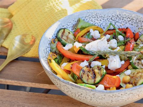 Gegrilde Groente Salade Met Kikkererwten En Geitenkaas