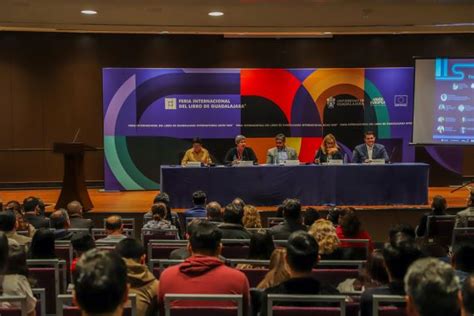 Participa Rectora UAQ en foro sobre IA y educación en la FIL 2023