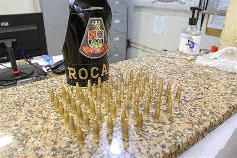 Cerco Da Pm Na Rua Jap O Termina Dois Presos Por Tr Fico De Drogas