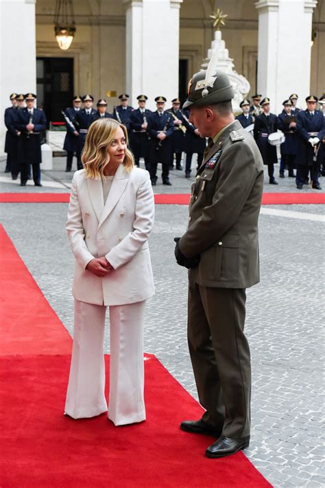 Javier Milei A Palazzo Chigi Accolto Da Giorgia Meloni Le Foto