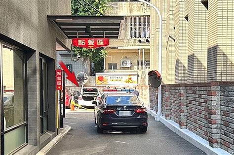 台中離婚夫妻雙亡！倒臥麥當勞停車場賓士車內 女全身刀傷、男遭割頸 上報 Line Today