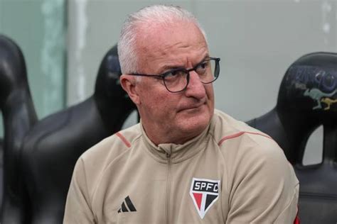 Dorival prepara saídas do São Paulo e evita comentar sobre reforços